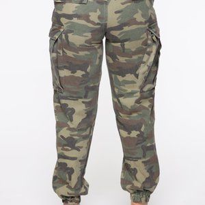 NWT 👖Cadet Kim Oversized Camo Pants Size XL